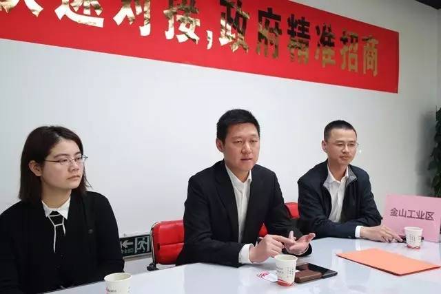 東方龍商務(wù)與上海金山工業(yè)區(qū)簽訂委托招商引資“騰籠換鳥引鳳凰”合作協(xié)議