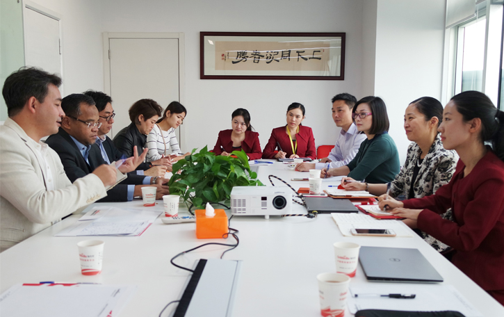 華伊斯蘭關(guān)系理事會理事長丁厚飛博士偕中華伊斯蘭關(guān)系理事會、馬來西亞代表Mr. Nasharudin 訪問東方龍商務(wù) 華伊斯蘭關(guān)系理事會理事長丁厚飛博士偕中華伊斯蘭關(guān)系理事會、馬來西亞代表Mr. Nasharudin 訪問東方龍商務(wù)