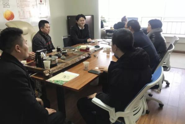 陪同政府園區(qū)對(duì)接考察食品飲料加工投資選址項(xiàng)目，將進(jìn)一步推進(jìn)項(xiàng)目落地