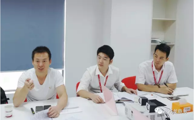舉行汽車電子產(chǎn)品投資選址項(xiàng)目的政府對(duì)接會(huì)，政企雙方達(dá)成初步合作意向