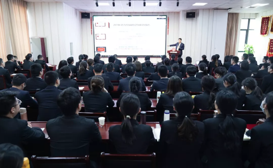 以“四輪驅(qū)動(dòng)”為核心，保持健康發(fā)展態(tài)勢(shì)！東方龍商務(wù)集團(tuán)4月份月度總結(jié)會(huì)圓滿舉行