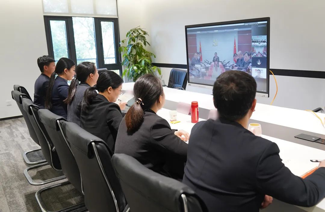 新疆輪臺縣·東方龍商務委托招商引資合作座談會成功舉行！集團榮獲“2022年度輪臺縣招商引資先進集體”稱號