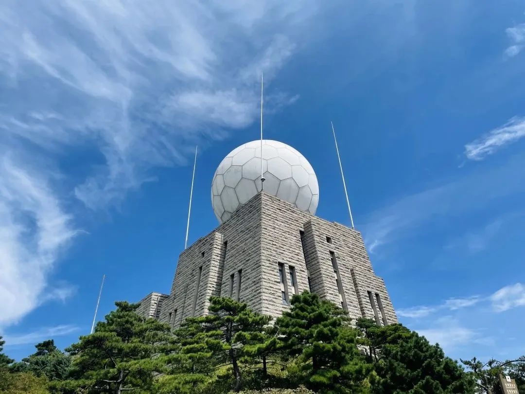 東方龍商務(wù)與春天有個約會！集團(tuán)100余人赴安徽黃山“團(tuán)建”，太嗨了！“奔跑二季度”——我們準(zhǔn)備好了！