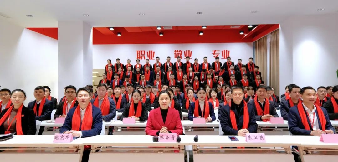 龍行龘龘，開拓新程！東方龍商務集團舉行成立10周年暨2023年度總結表彰大會