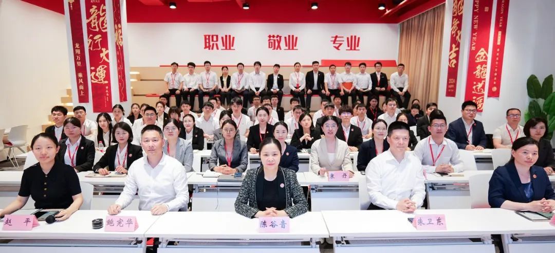 項(xiàng)目開發(fā)快馬加鞭，招商引資滿弦拉弓！5月中旬，集團(tuán)共39個(gè)優(yōu)質(zhì)投資選址項(xiàng)目通過(guò)評(píng)估
