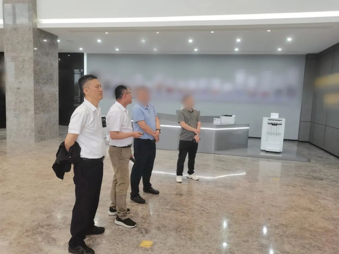 為國內(nèi)一線車企供貨，發(fā)展迅速，影響力深厚！專精特新車載液晶顯示模組擴建投資選址項目方實地考察山東某地方政府