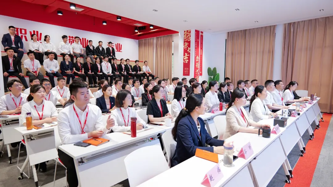 落實(shí)“項(xiàng)目為王”，狠抓“招商引資”！6月中旬，集團(tuán)共41個(gè)優(yōu)質(zhì)投資選址項(xiàng)目通過(guò)評(píng)估