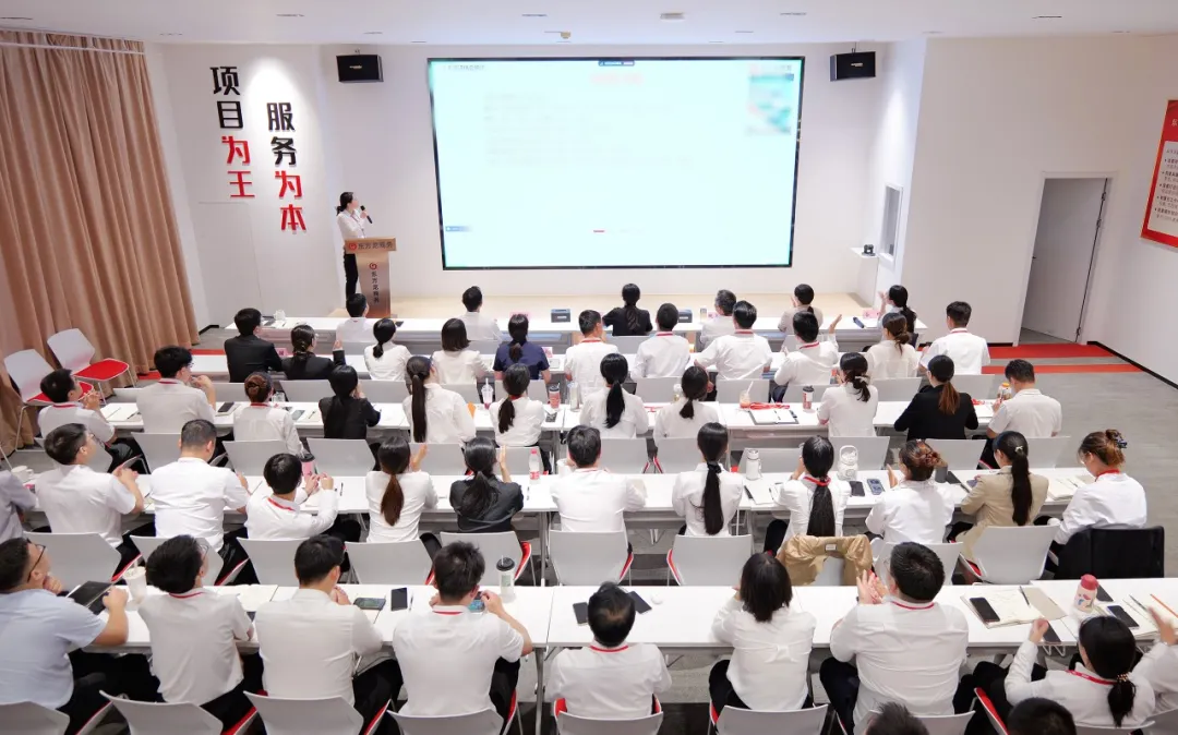 抓好項(xiàng)目開發(fā)先手棋，夯實(shí)項(xiàng)目落地硬支撐！9月上旬，集團(tuán)共33個(gè)優(yōu)質(zhì)投資選址項(xiàng)目通過評估